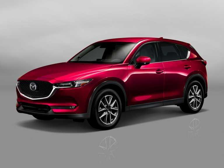 Mazda CX-2020 5 rojo desde el lado del conductor delantero