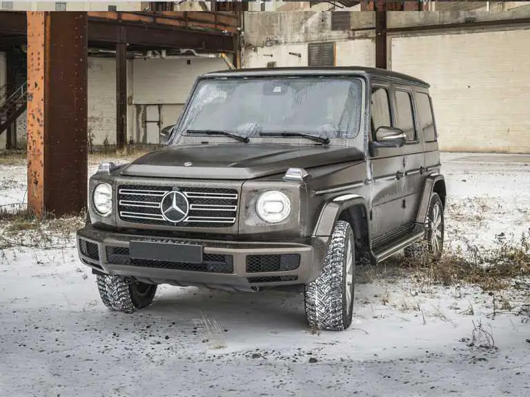 Mercedes-Benz Clase G 2020 marrón en la nieve