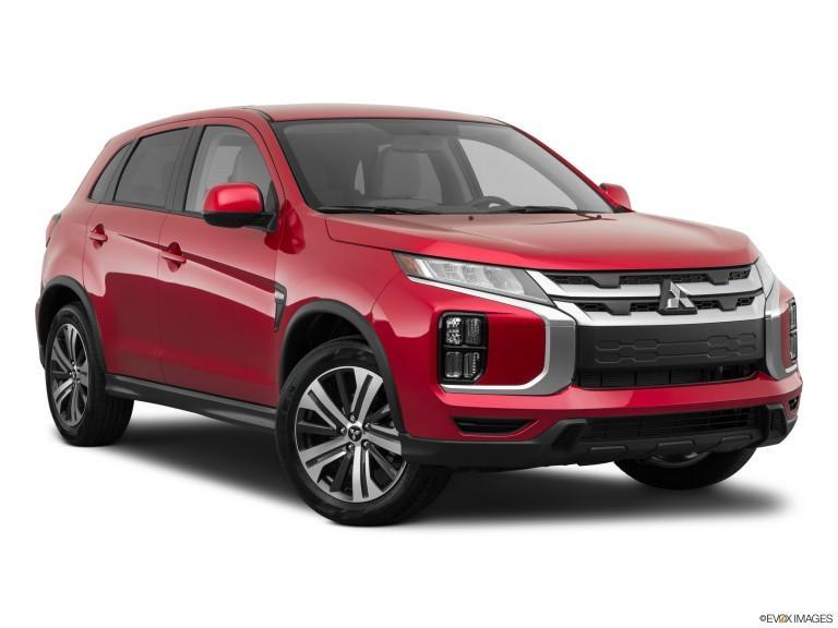 Mitsubishi Outlander 2020 rojo con fondo blanco