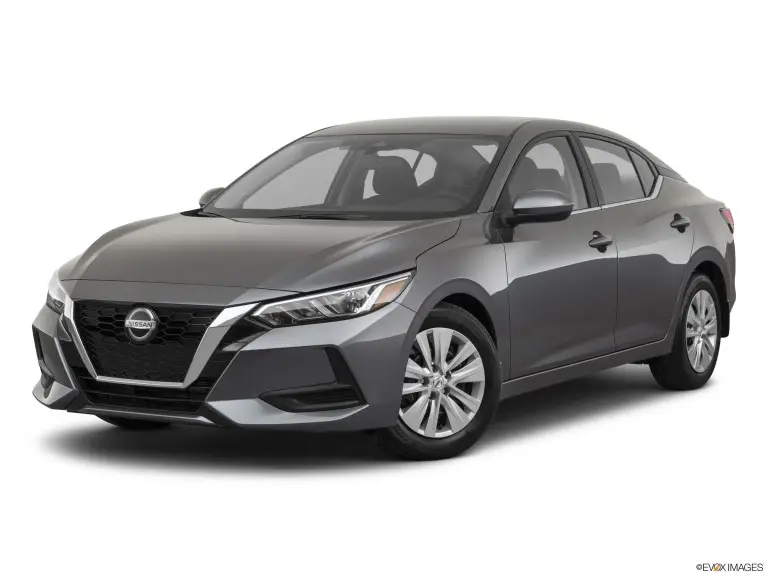 Nissan Sentra S 2020 gris con fondo blanco
