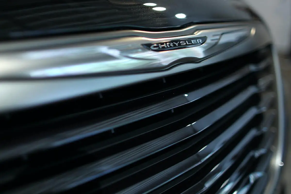 Parrilla del Chrysler 2014 300 - foto de Stellantis