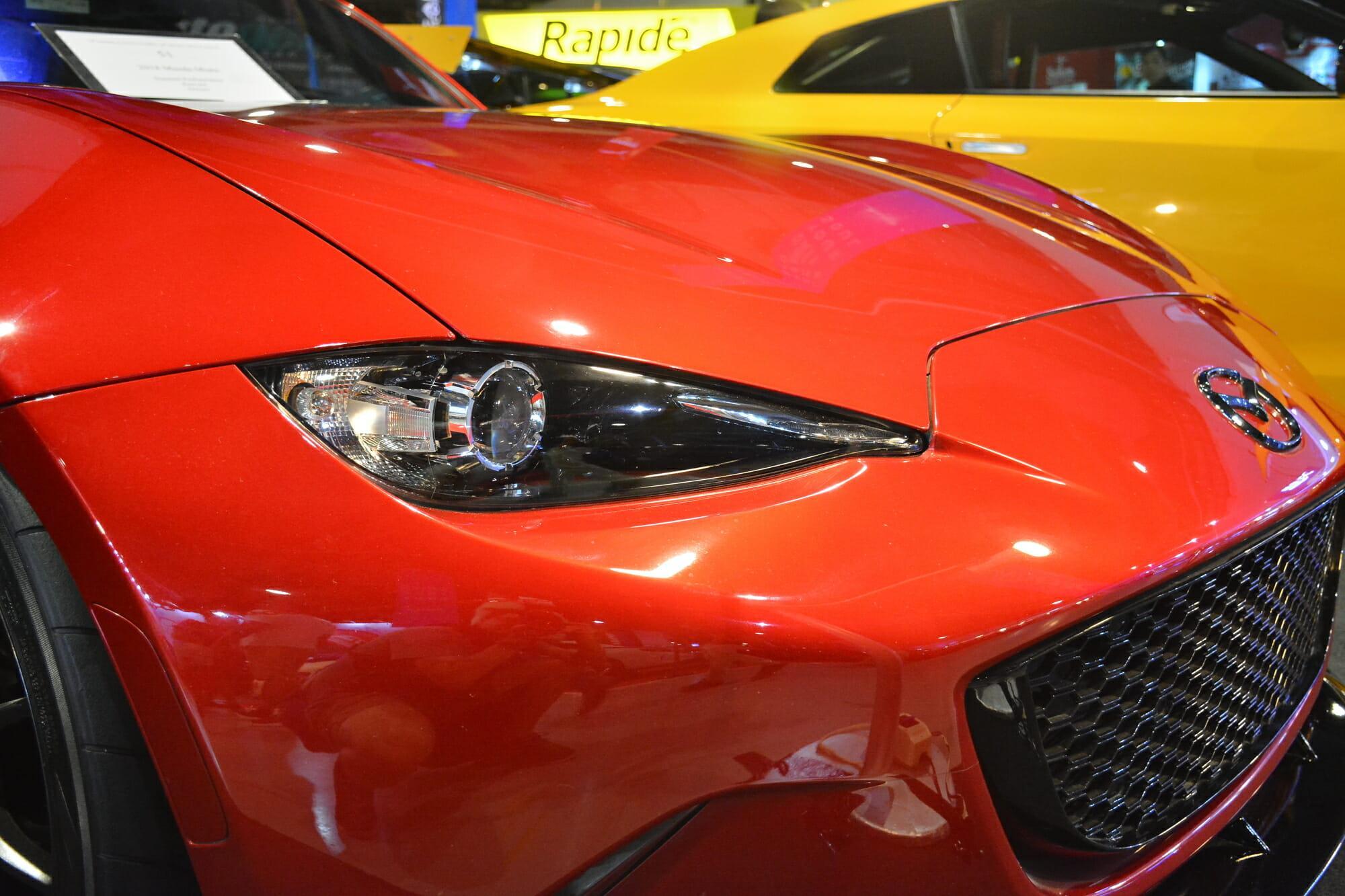 Primer plano de la fascia delantera del Mazda Miata - Historia del vehículo