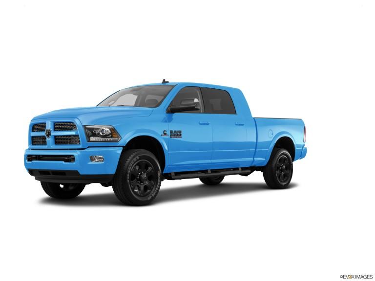 Ram 2017 2500 azul con fondo blanco