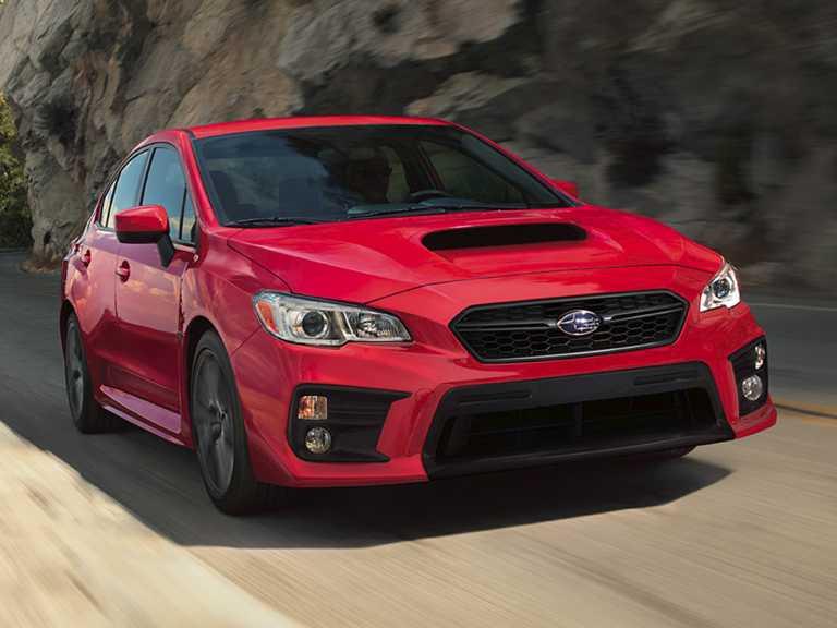 Subaru WRX 2020 rojo en movimiento