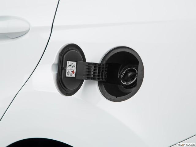 Tapa del tanque de combustible del Ford Fiesta 2019 abierta