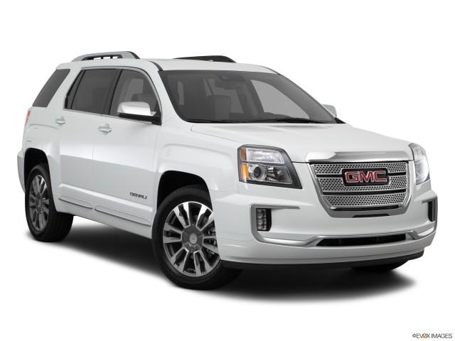 Terreno GMC 2017 blanco con fondo blanco