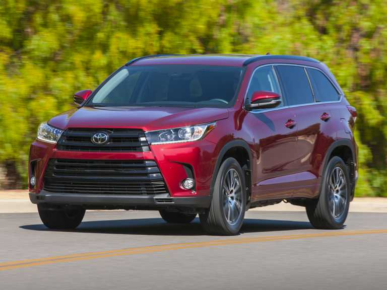 Toyota Highlander 2019 en movimiento rojo