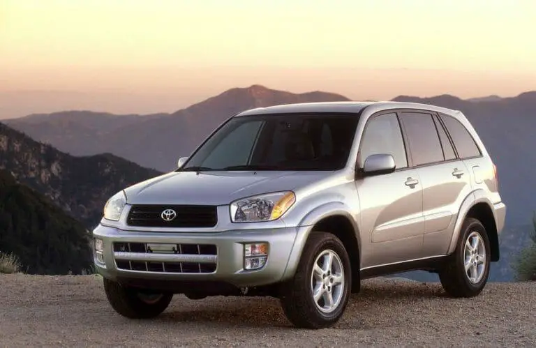 Toyota RAV2002 4 - Foto por Toyota
