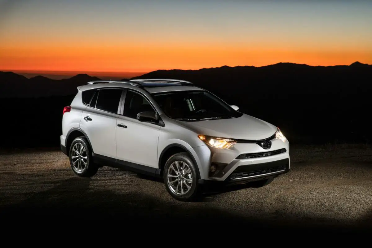 Toyota RAV2016 4 - Foto por Toyota