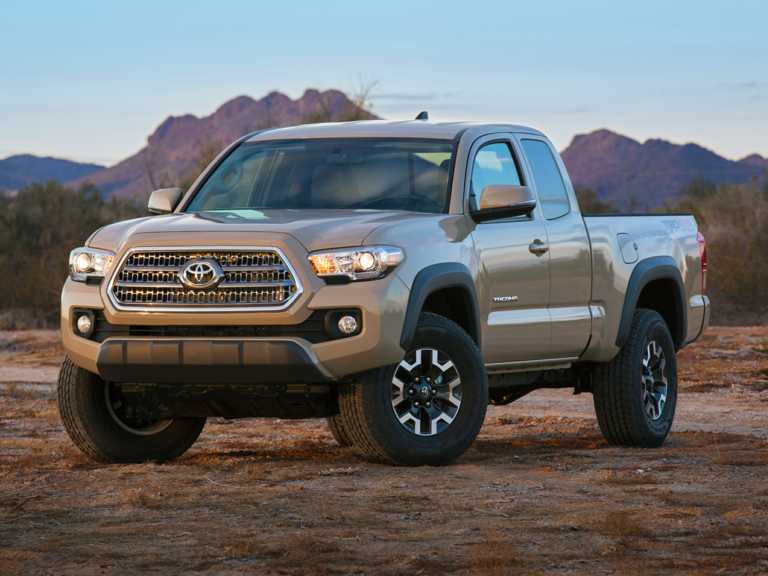 Toyota Tacoma 2019 desde el lado del conductor delantero