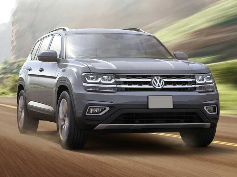 Volkswagen Atlas 2020 gris en movimiento