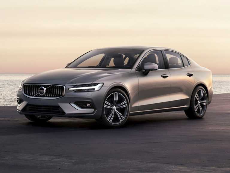 Volvo S2019 60 desde el lado del conductor delantero