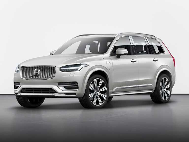 Volvo XC2020 90 plateado desde el lado del conductor delantero