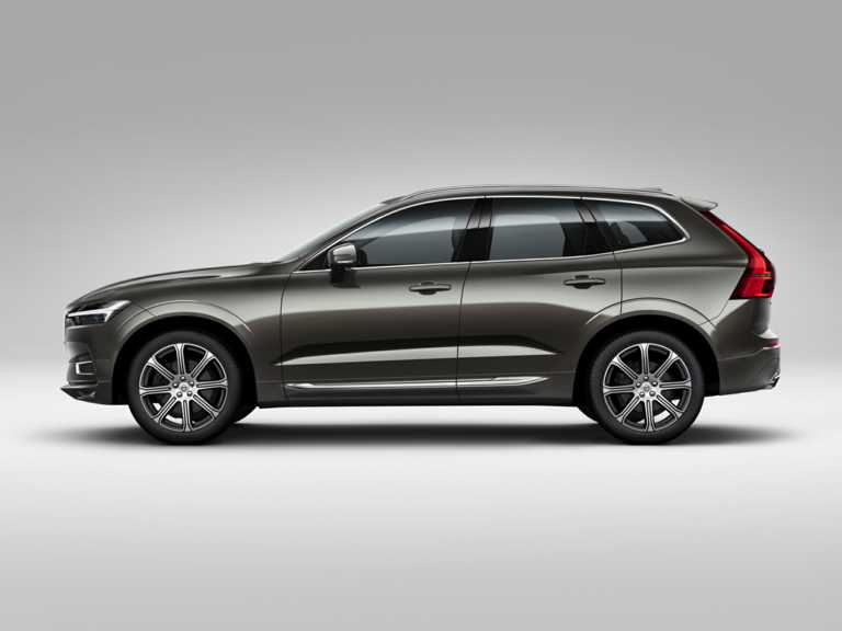 Volvo XC2020 60 gris desde el lado del conductor