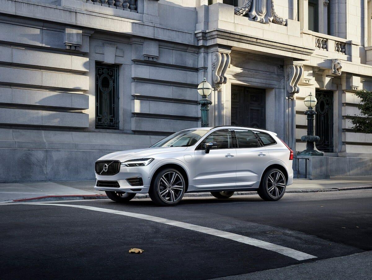 XC60 Recharge Plug-In Hybrid R-Design, en Crystal White Pearl